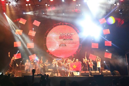 RockStorm7 chinh phục 20 ngàn rock-fan Sài Gòn - 6 Vocal Yvan Franel của Stevans với giọng ca đầy “mị lực”