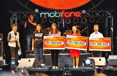 RockStorm7 chinh phục 20 ngàn rock-fan Sài Gòn - 7 Vocal Yvan Franel của Stevans với giọng ca đầy “mị lực”