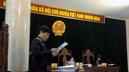Lúc Tường ném chị Huyền xuống sông, vợ Tường co rúm người trên xe - 5 Đại diện Viện KSND TP Hà Nội đọc cáo trạng truy tố 2 bị cáo