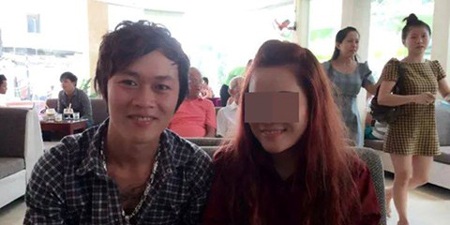 Tình già khoe bồ trẻ trên facebook, bị công an tóm - 1 Đối
tượng Thành lúc đang hạnh phúc bên người yêu