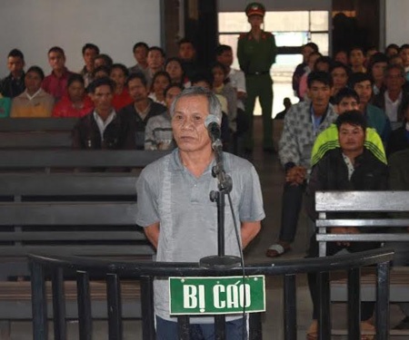 Bị cáo Y Khoan tại phiên tòa<b style=mso-bidi-font-weight:
normal>