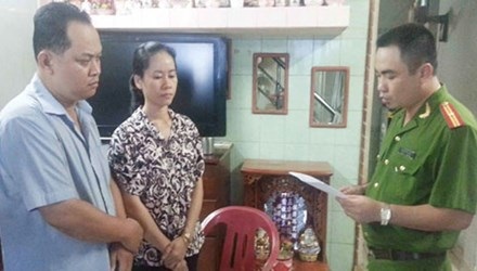 Truy tố 66 bị can cá độ xuyên quốc gia - 1 Bắt
vợ chồng Vương Chấn Thanh