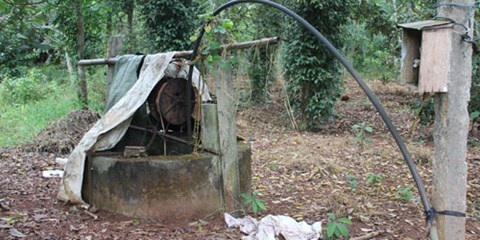 Mẹ 8X ném con xuống giếng vì hóa điên? - 1 Chiếc
giếng chị Ngân vứt con xuống