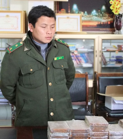 Kẻ vận chuyển 30 bánh heroin bị bắt là cán bộ kiểm lâm Lai Châu - 1 Kẻ vận chuyển 30 bánh heroin bị bắt là cán bộ kiểm lâm Lai Châu