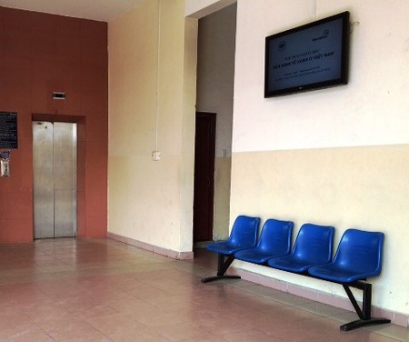 Táo tợn tấn công nữ sinh viên bằng a xít trong trường đại học - 1 Táo tợn tấn công nữ sinh viên bằng a xít trong trường đại học