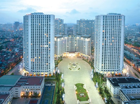 Thoải mái sáng tạo không gian sống khi mua căn hộ hạng sang R6 – Vinhomes Royal City - 1 Sống tại R6, cư dân có thể ngắm nhìn toàn cảnh khu quảng trường rộng lớn của khu đô thị Royal City
