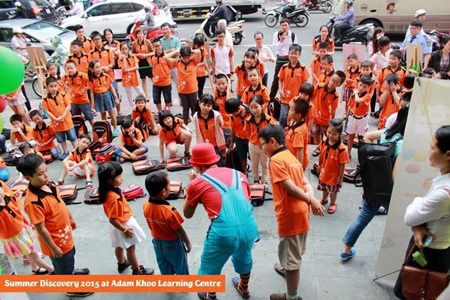 Sôi động lễ khai giảng Summer Discovery 2015 - 2 Hoạt náo viên làm nóng không khí với các trò chơi hấp dẫn