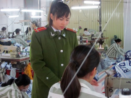 Những quản giáo xinh đẹp giỏi việc nước, đảm việc nhà ở Trại giam Ninh Khánh - 2 Quản
giáo Đinh Thị Nguyệt.