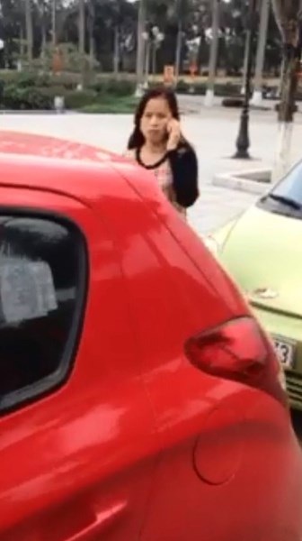 Nữ cán bộ chống người thi hành công vụ, ân hận xin được khoan hồng - 2 Đối
tượng Thùy tại cơ quan Công an