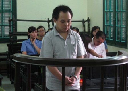 Đối tượng khống chế con tin phải chịu hình phạt đích đáng - 4 Bị
cáo Trần Thanh Bình khi tòa tuyên án