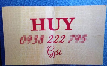 Card visit dùng để tiếp thị gái mại dâm của Huy