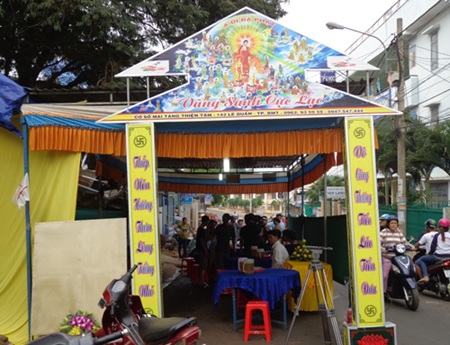 Gia đình tổ
chức tang lễ cho nạn nhân