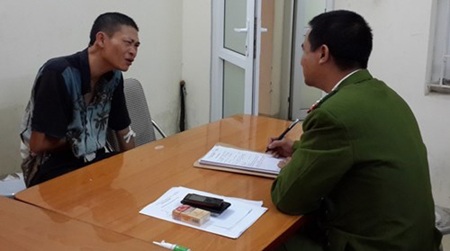 Khởi tố vụ án cố ý gây thương tích vụ “con nghiện” khống chế vợ bạn - 2 CAQ
Thanh Xuân đấu tranh với Đinh Hiếu Thành