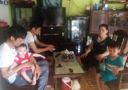 Gia đình chị Phương hạnh
phúc sau ca sinh đặc biệt.