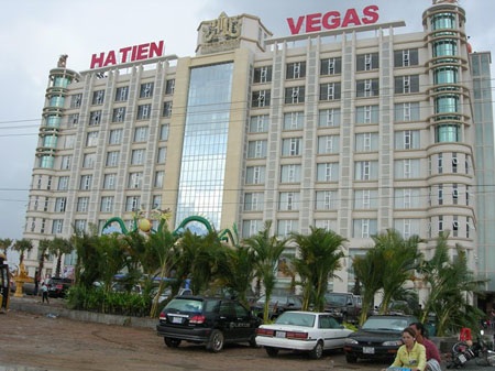 Thêm 1 con bạc phải “cầm mạng” tại casino ở Campuchia - 1 Thêm 1 con bạc phải “cầm mạng” tại casino ở Campuchia