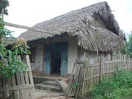 Số phận hai người đàn bà đẹp và lòng tốt của một Thiếu tá Công an - 1 Ngôi
nhà anh Đ. chị H. mai danh ẩn tích gần 20 năm