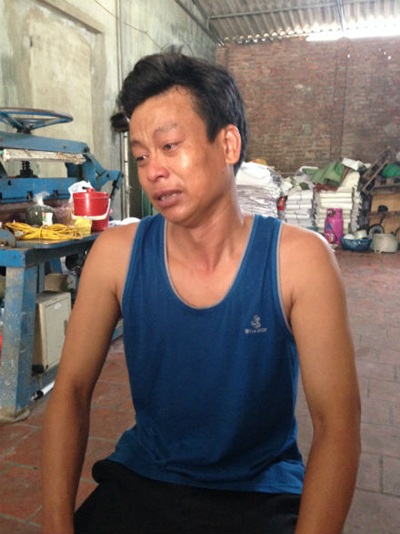 Người
cha khóc nấc nhớ con gái tội nghiệp