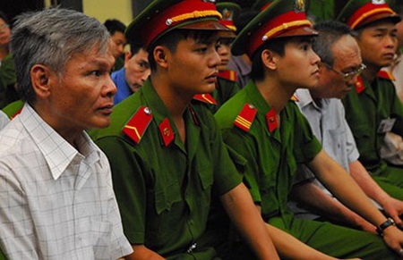 Tử hình quan tham không giải quyết được gì? - 2 Quan trọng là thu hồi tài sản tham
nhũng