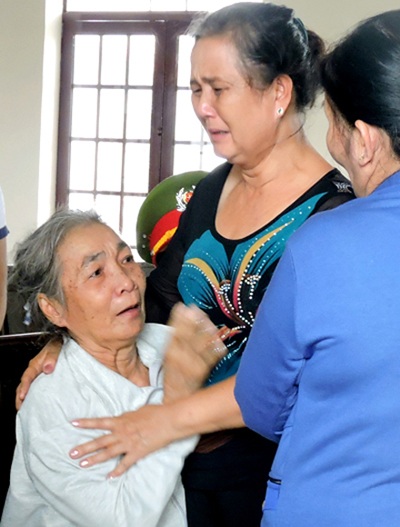 Bị dồn đến đường cùng bà lão giết chồng giữa sân chùa - 2 Bà Nguyền tại phiên tòa sơ thẩm