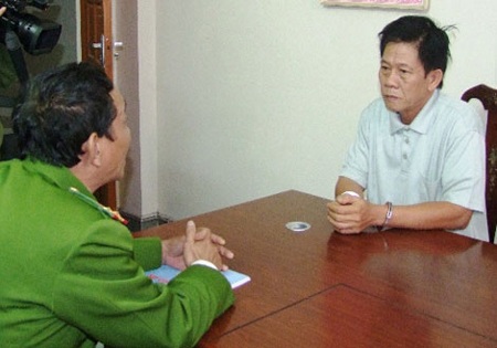 Hành trình trốn truy nã của "trung tướng quân đội rởm" - 2 Trần Văn Nhứt tại cơ
quan Công an.