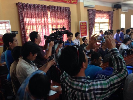 Bộ Công an: "Chỉ có hai đối tượng gây ra vụ thảm sát 6 người" - 4 Căn phòng tổ chức họp báo quá nhỏ so với số lượng phóng viên báo đài có mặt