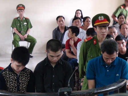 Các bị cáo tại phiên xử