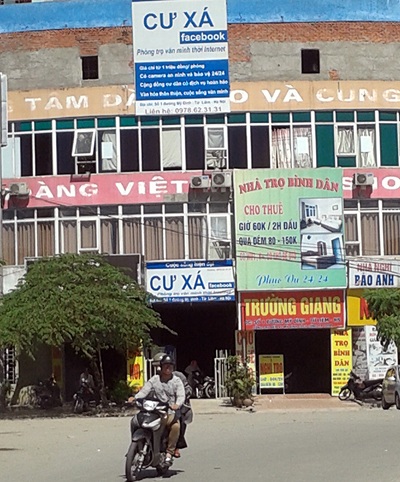 Thuê nhà cho gái làng chơi để hàng ngày "điều" đi bán dâm - 2 Cư
xá Facebook và má mì Phùng Thị Nhận.