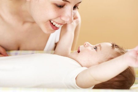 4 sai lầm mẹ thường mắc phải khi con bị hăm tã - 2 Để con không bị chứng hăm tã
quấy rối là điều mà bất kỳ một người mẹ nào cũng đều mong muốn