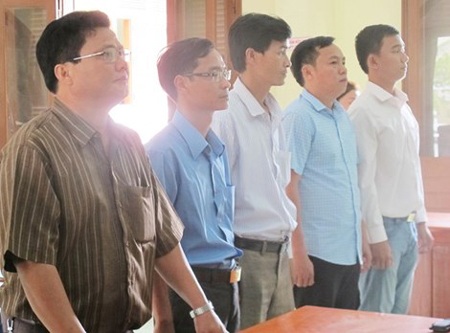 Công an phải bồi thường vì tổ chức… khám ngực phụ nữ - 2 Công an phải bồi thường vì tổ chức… khám ngực phụ nữ