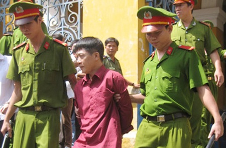 Hành trình ly kỳ đưa những tên sát thủ về quy án - 1 Áp
giải Vũ Văn Luân.