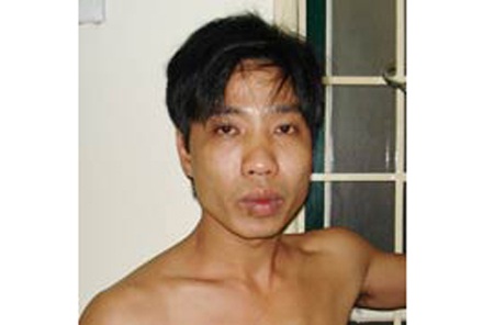 Hành trình ly kỳ đưa những tên sát thủ về quy án - 2 Khoa
thầy giáo khi mới bị bắt.