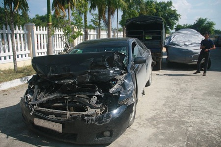 Tìm ra kẻ đi xe Camry biến số giả chở đầy ngà voi lậu