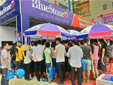 Khu
vực bốc thăm trúng thưởng cũng vô cùng hút khách