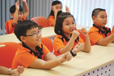 Giá trị “hoàn hảo” tinh thông tiếng Anh Adam Khoo - 2 Các bé tham gia khóa học English Mastery – Tinh thông tiếng Anh