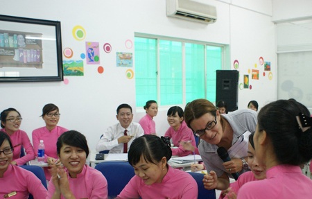 Workshop - phương pháp giảng dạy phát huy tính chủ động của học sinh - 2 Các giáo viên trao đổi phương pháp giảng dạy Workshop