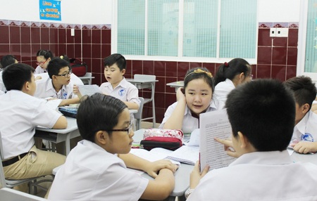Workshop - phương pháp giảng dạy phát huy tính chủ động của học sinh - 4 Học sinh tranh luận sôi nổi trong tiết học workshop