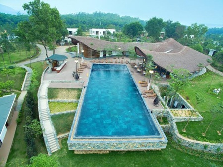 Cơ hội "vàng" sở hữu bất động sản nghỉ dưỡng - 2 Bể bơi bốn mùa được thiết kế theo hướng không gian mở tạo cảm giác gần gũi với thiên nhiên