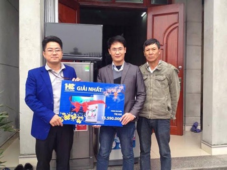 Những lá thư của khách hàng và giá trị của niềm tin - 4 Khách hàng Ngô Quang Khanh xúc động đọc thư cảm ơn HC ngay tại Lễ trao giải