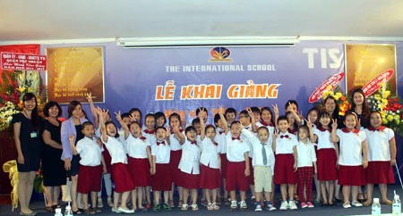 Băn khoăn chọn trường quốc tế cho con - 1 Lễ khai giảng năm học 2014 - 2015 tại trường quốc tế TIS.