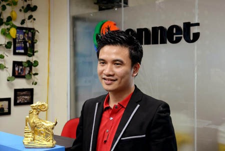 Giới doanh nhân mong đợi gì từ Kỳ Linh Ất Mùi? - 8 Ông Lê Quốc Trung cùng đoàn đại diện Dự án 1102 chiêm ngưỡng lại quá trình chế tác