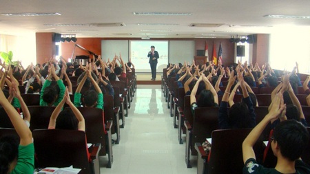 Học sinh các trường THPT hào hứng tham gia Ngày hội thông tin SIU.