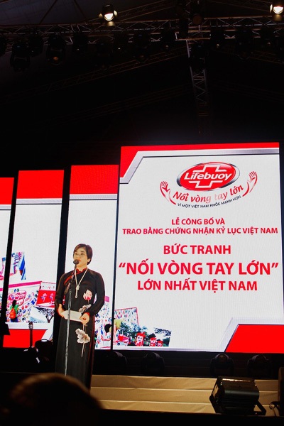 Bức tranh vân tay lớn nhất “Nối vòng tay lớn” - 7 Đại diện của nhạc sĩ