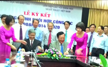 Bộ GD-ĐT ký kết với đơn vị phản biện chương trình SGK - 1 Lễ ký kết phối hợp giữa Bộ Giáo dục và Đào tạo và Liên hiệp các Hội Khoa học và Kỹ thuật Việt Nam
