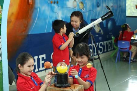 Để các em thiếu nhi, thiếu niên yêu thích và chủ động học tiếng Anh - 3 Các bài học cho bé tập đọc, tập nghe và ôn luyện