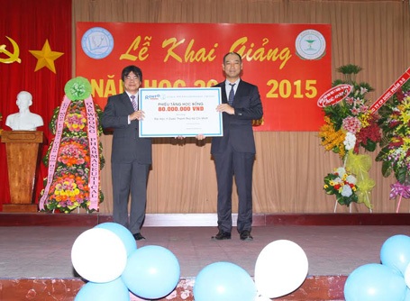 Rohto- Mentolatum (VN) trao học bổng đến sinh viên nghèo năm 2014 - 1 Rohto- Mentolatum (VN) trao học bổng đến sinh viên nghèo năm 2014