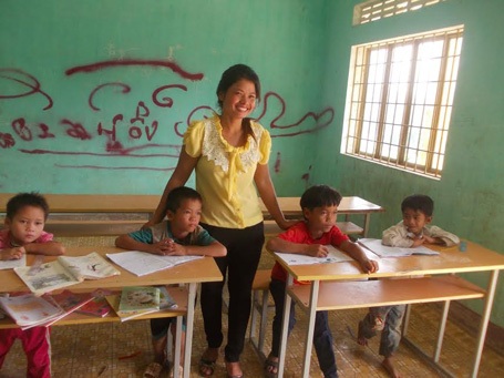 Cô giáo Kadong: Người mẹ đỡ đầu cho học sinh vùng cao - 2 Cô Thiết cùng 4 học trò cô nhận nuôi