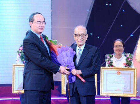 Tuyên dương học sinh đạt giải quốc tế và thủ khoa đại học - 1 Tuyên dương học sinh đạt giải quốc tế và thủ khoa đại học