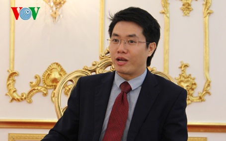 Du học sinh Việt Nam có nên về nước khởi nghiệp? - 2 Cựu du học sinh Chu Hồng Minh, sáng lập viên của Mạng Du lịch Khách sạn Việt Nam