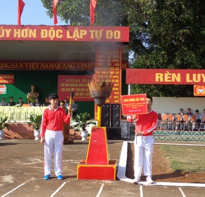 Gần 500 học sinh THPT tham dự hội thao Giáo dục quốc phòng - an ninh - 2 Gần 500 học sinh các trường THPT tham dự hội thao