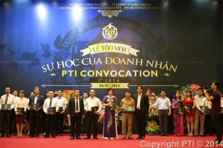 Đại học Đông Đô với triển vọng phát triển nghề nghiệp cho sinh viên khoa QTKD - 3 Buổi lễ tôn vinh “SỰ HỌC CỦA DOANH NHÂN” do PTI tổ chức năm 2014